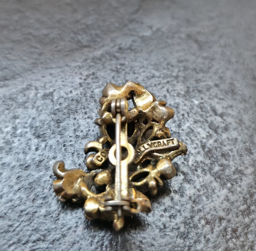 Vintage Hollycraft Rhinestone Floral Brooch – c. 1948–1952